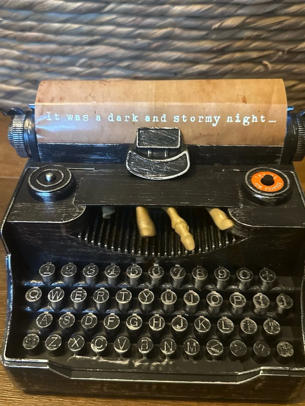 Vintage-Style Black Desktop Typewriter Décor